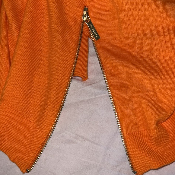 Michael Kors Size XS Orange Cold Shoulder Sweater - Picture 14 of 15